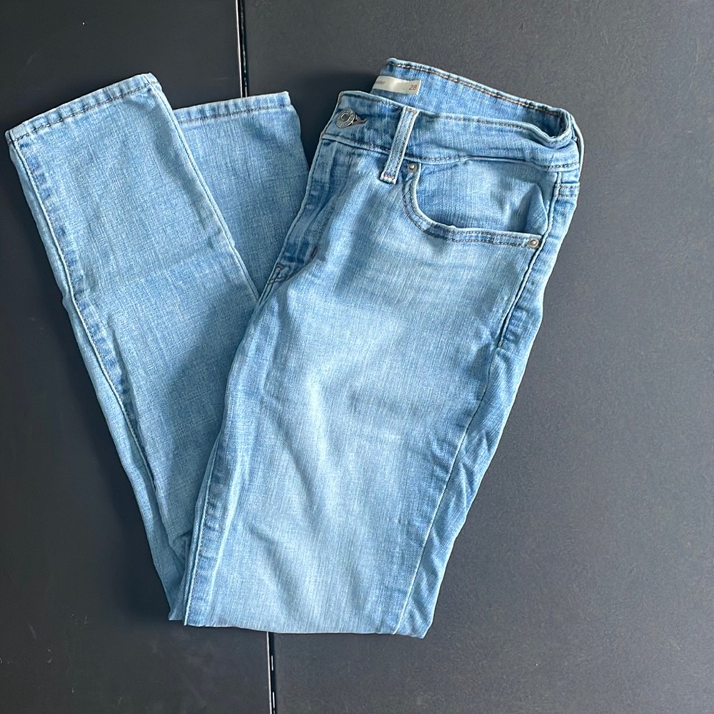 Levi’s skinny jeans 711 size 28